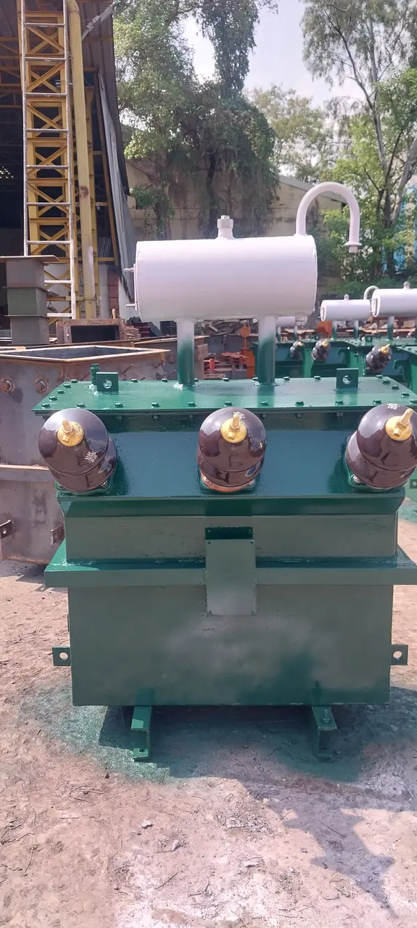 Pole-mount class distribution transformer for rural feeders